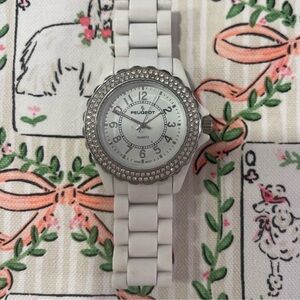 PUEGEOT QUARTZ WHITE !! This watch is versatile and pretty ! Needs battery